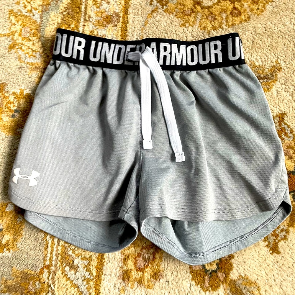 Grey under armor shorts!!